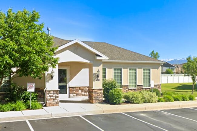 Building Photo - 452 N Kent Ln