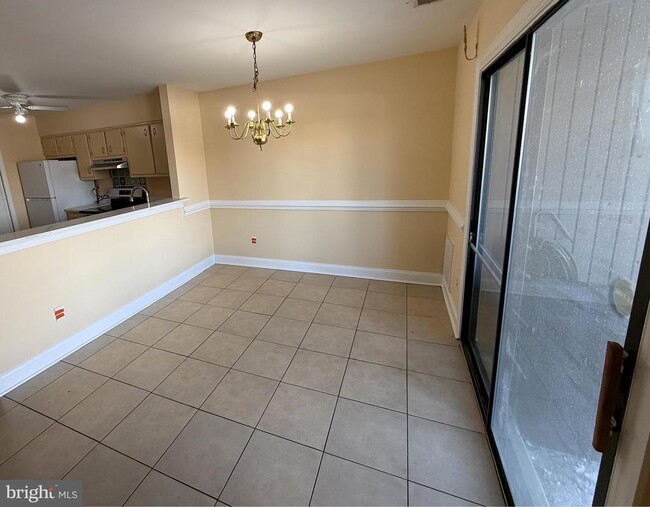 Building Photo - 3921 Woodhue Pl