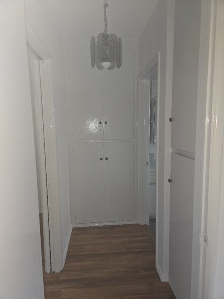 Building Photo - 1150 Manhattan Beach Blvd