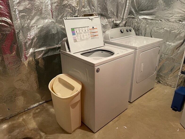 Building Photo - 706 Stonewall Ln