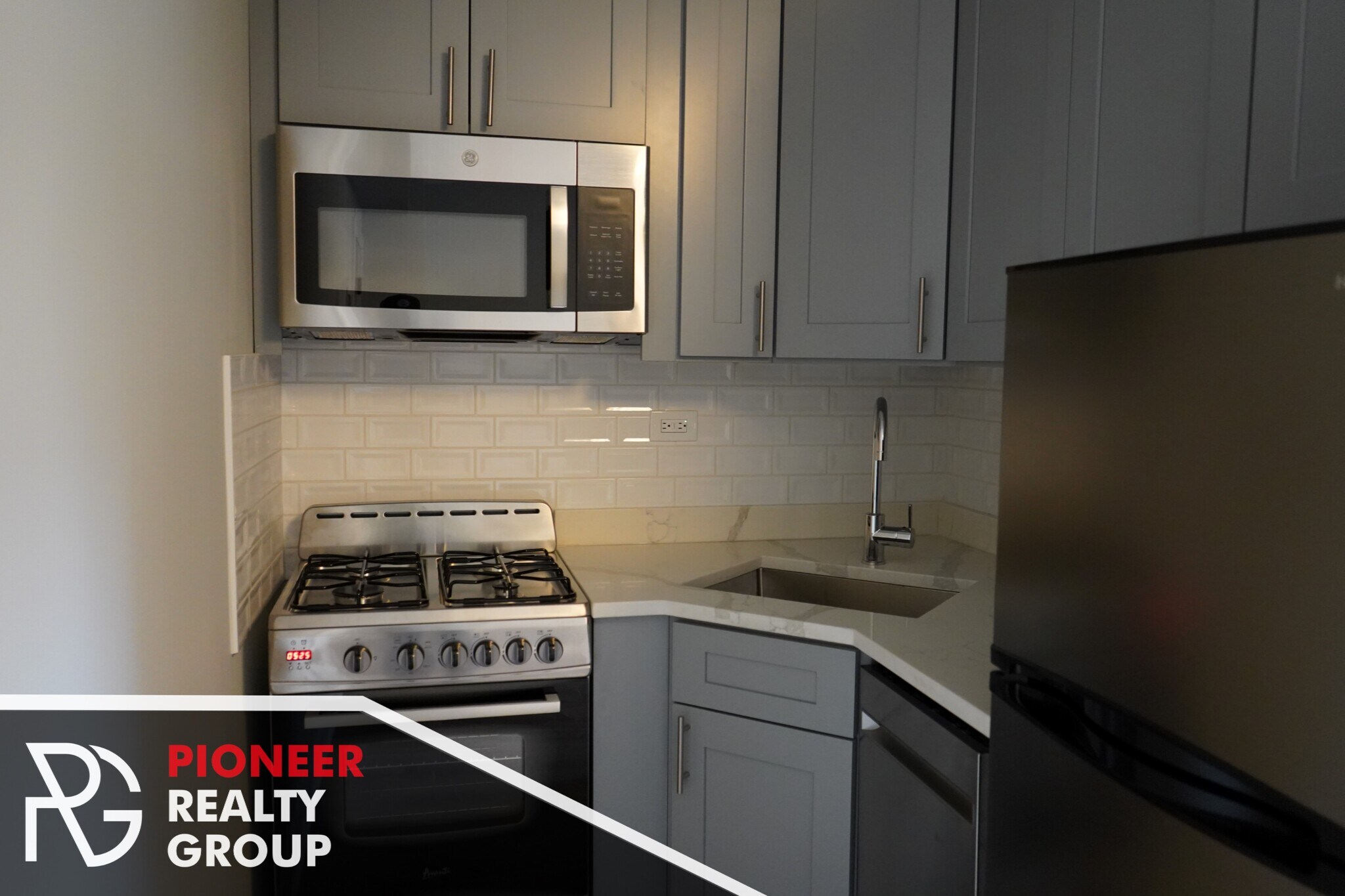 Building Photo - 503 W Belmont Ave