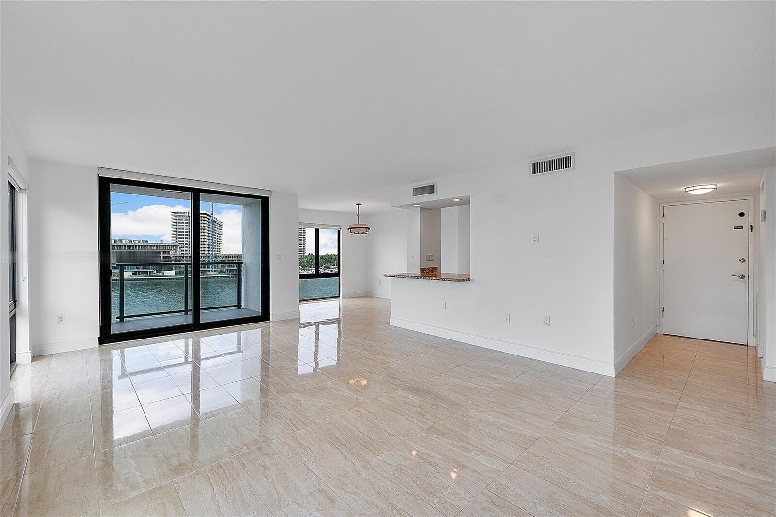 Building Photo - 1600 S Bayshore Ln