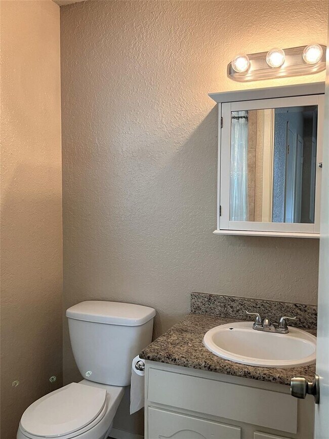 Building Photo - Beautiful 3-Bedroom Home