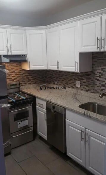 Building Photo - 35 Glencoe St