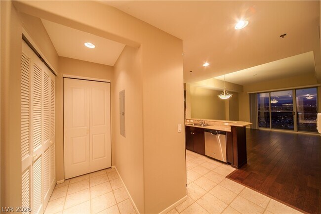 Building Photo - 8255 S Las Vegas Blvd