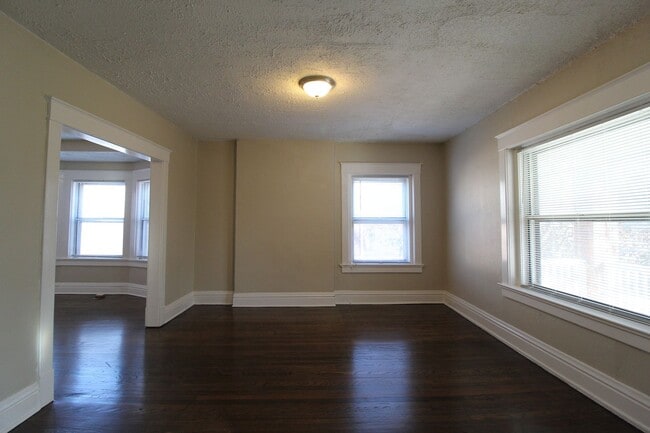 Building Photo - February FREE On This Spacious 2 Bedroom Duplex by KU MED