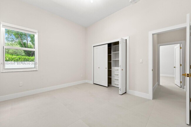 Building Photo - 16160 SW 89th Pl