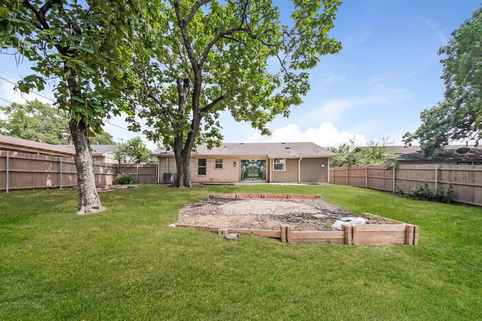Building Photo - 7315 Gayglen Dr