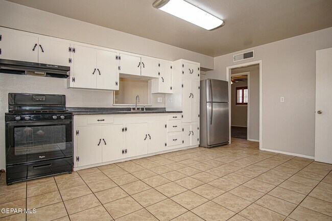 Building Photo - 3530 Hamilton Ave