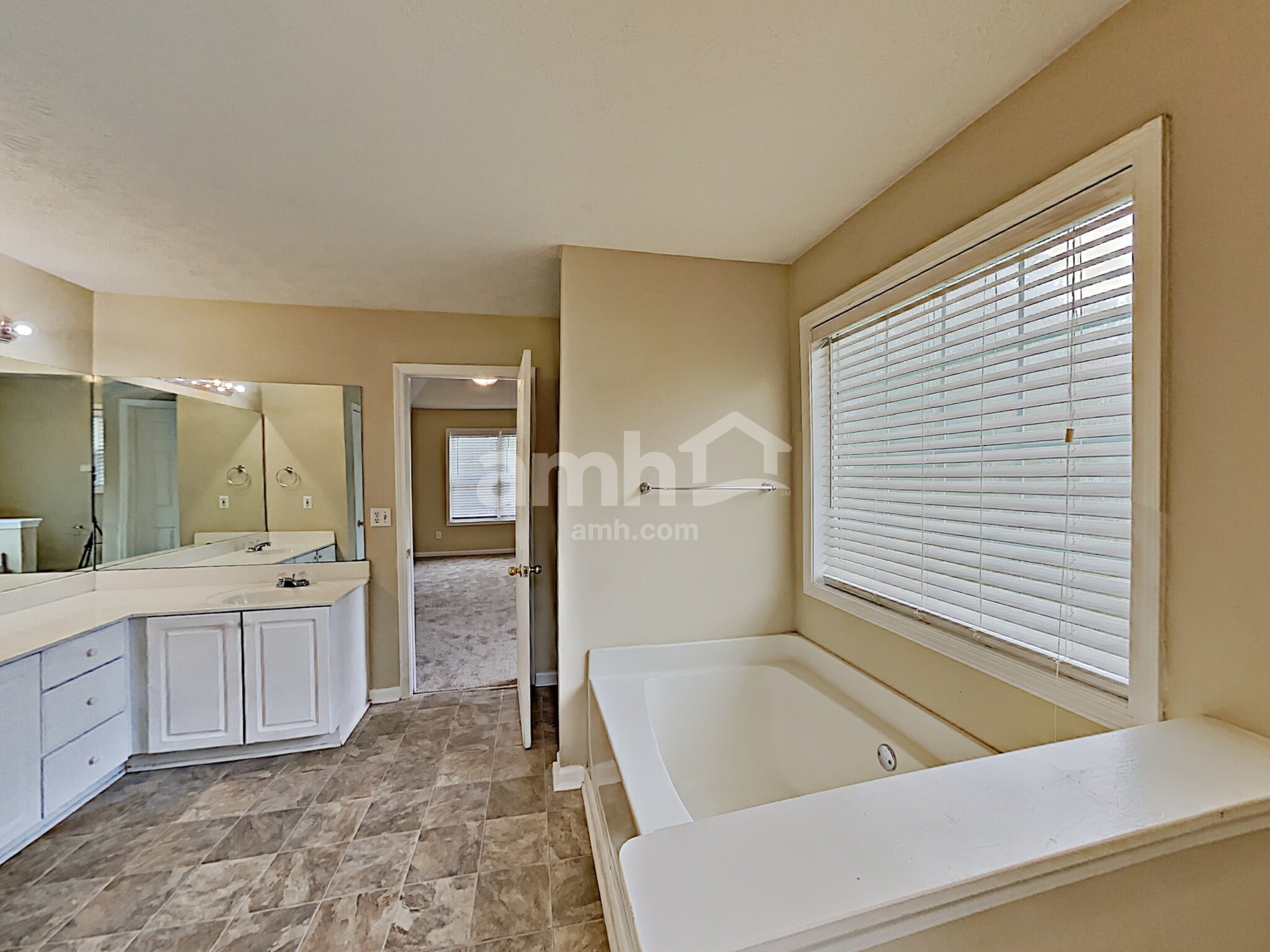 Building Photo - 223 Eagle Glen Way