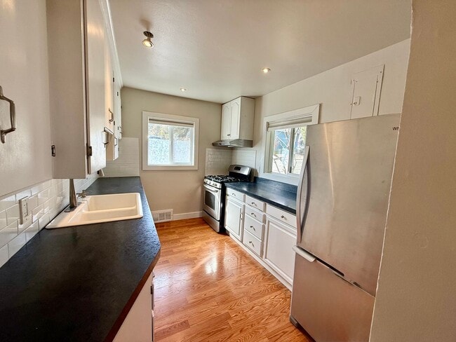 Building Photo - North Queen Anne Home