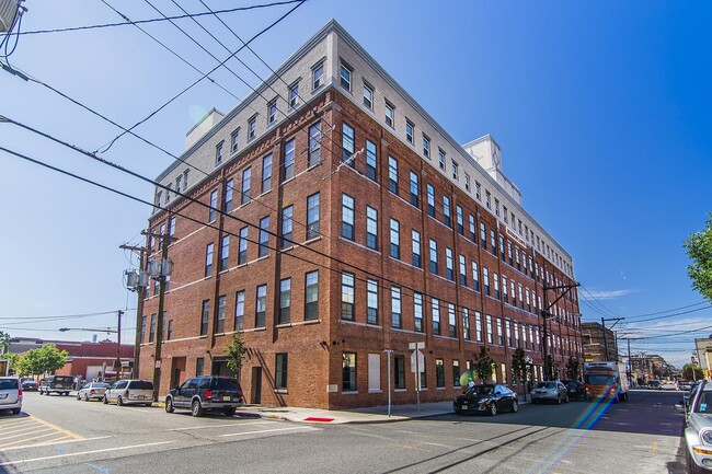 Building Photo - 6200 Hudson Ave