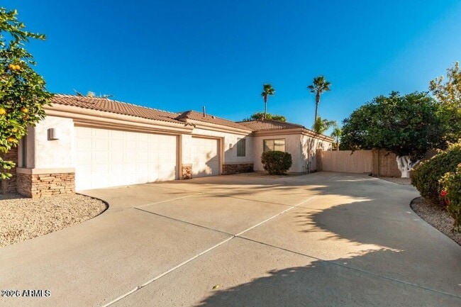 Building Photo - 3419 E June Cir