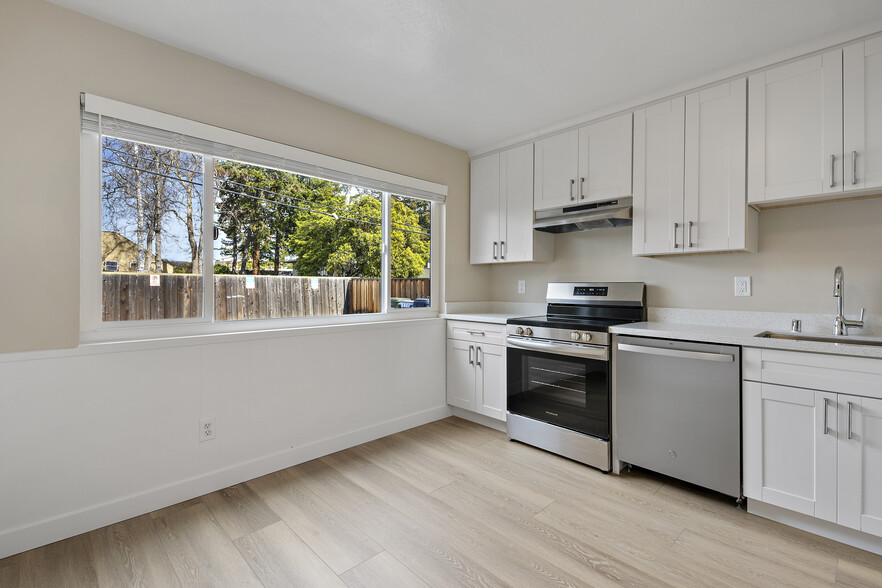 kitchen - 1271 Coronado Dr