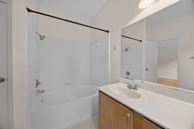 Building Photo - 1617 Abbey Ln