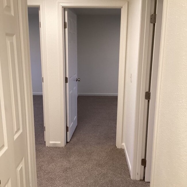 Building Photo - 1444 NW Canyon Dr