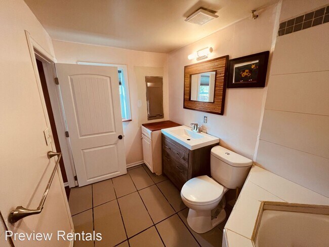 Building Photo - 2 br, 1 bath House - 23871 N. Westview Rd