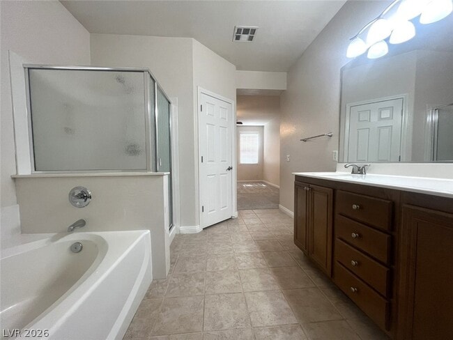 Building Photo - 11027 Village Crest Ln