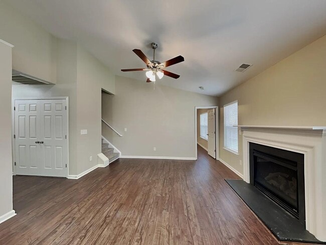 Building Photo - 2146 Clear Brook Dr