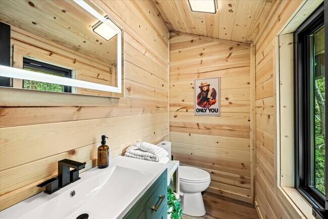 Building Photo - 152 Baxter Rd