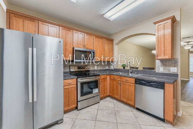 Building Photo - 15706 Fishhawk Falls Dr