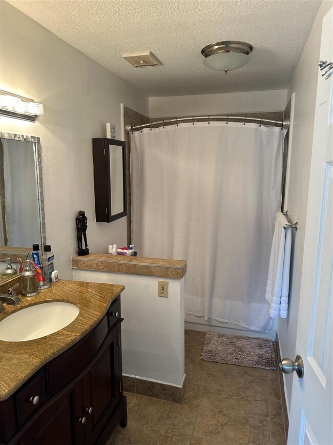 Building Photo - 3024 Lucerne Park Dr