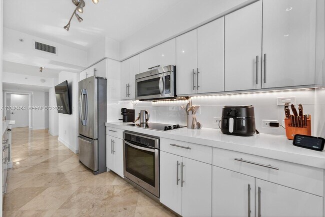 Building Photo - 2080 S Ocean Dr