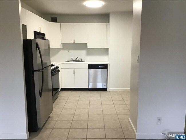 Building Photo - 1203 River Rd