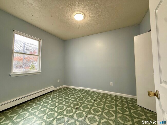 Building Photo - 132 Locust St