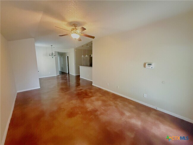 Building Photo - 941 Pinewood Dr