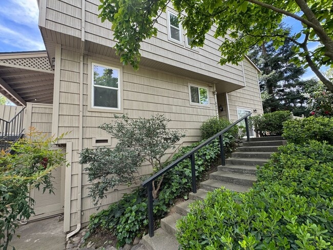 Building Photo - 642 Commons Dr