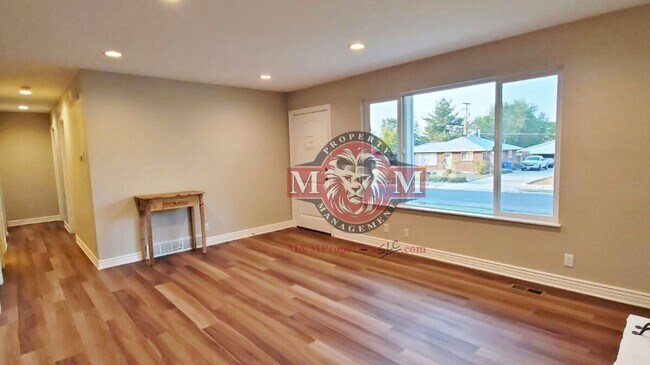 Building Photo - 5 Bd 3 Ba Remodeled Home in Midvale