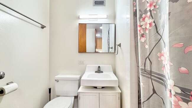 Building Photo - Queen Emma Gardens – Prince Tower | Studio | 1 Bath | 1 Assigned Parking