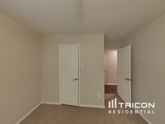 Building Photo - 14605 San Pablo Dr