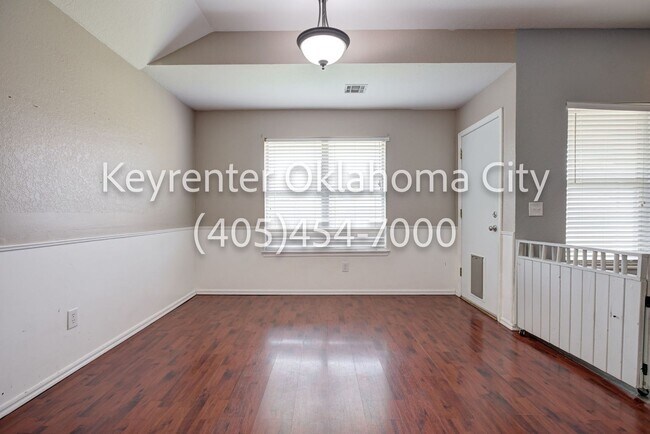 Building Photo - 6016 SE 82nd Pl