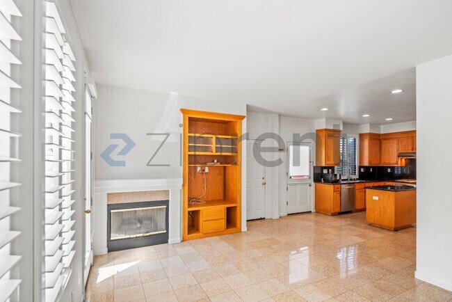 Building Photo - Unit