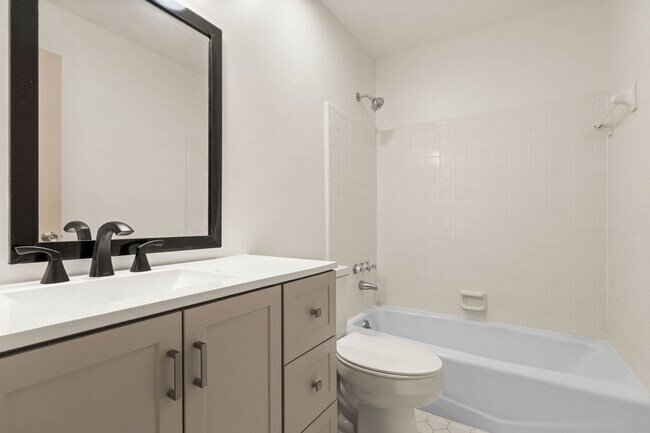 Building Photo - Lake Forest Golf Community