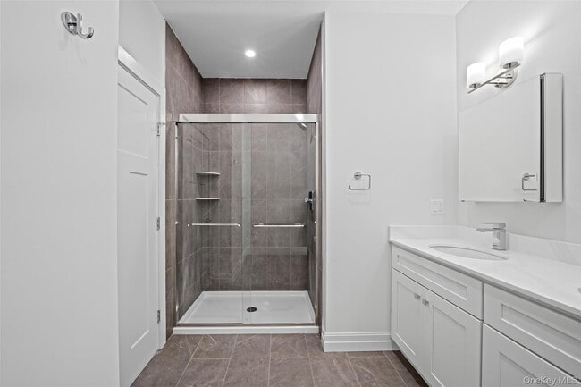 Building Photo - 725 Eastview Dr
