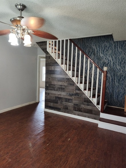 Building Photo - 527 W 6th St