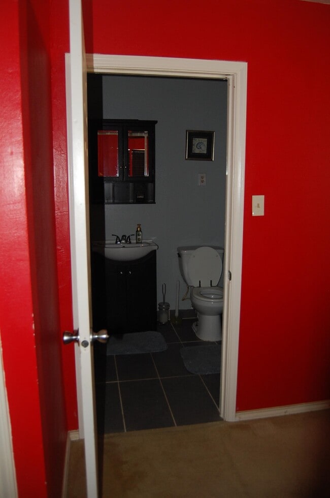 Building Photo - 1902 E Price St