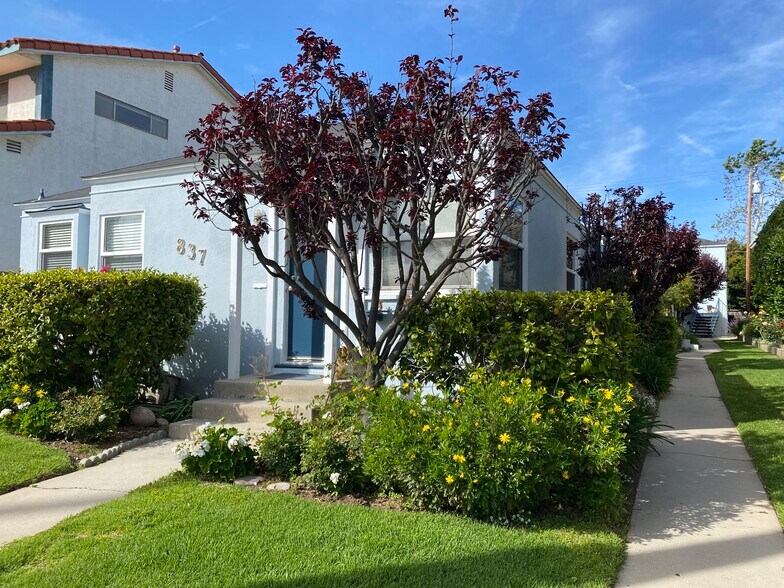 Front of property - 839 21st St