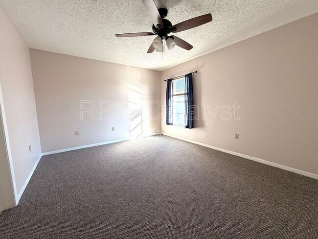 Building Photo - 255 Capri Cir N