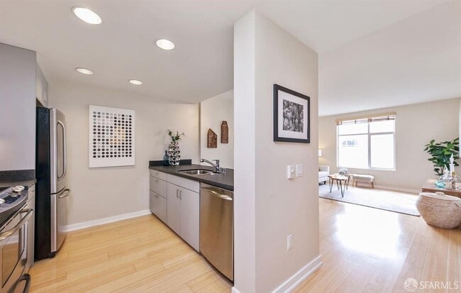 Building Photo - 451 Kansas St