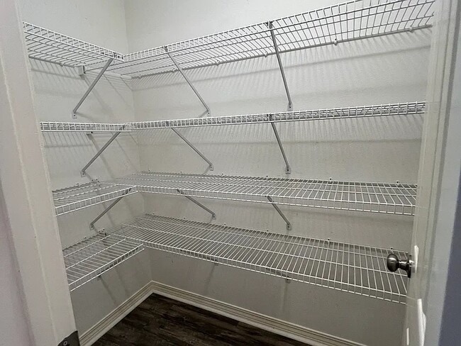 Building Photo - 1424 Roebling Tr