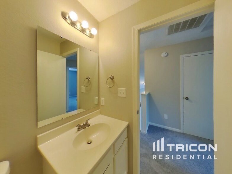 Building Photo - 4531 Riverbrook Ln