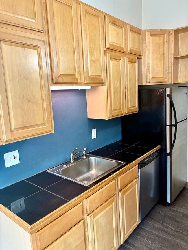 Building Photo - Bright 2BR Apartment Minutes from Horsetooth Reservoir