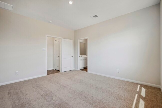 Building Photo - 335 Kingston Wy