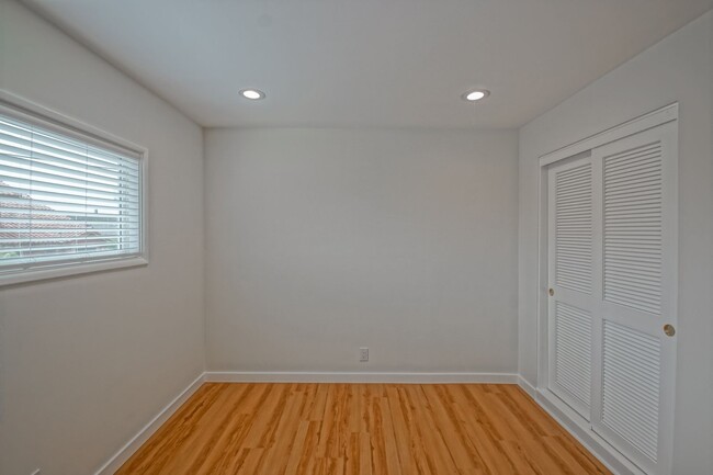 Building Photo - Completely Remodeled, Bright & Airy, 2BR1....