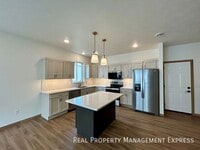 Building Photo - Modern 3-Bed, 2.5-Bath Home in West Sioux ...