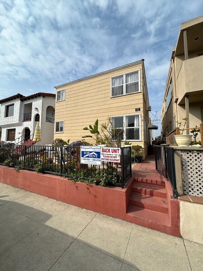 Building Photo - R10-005-MF